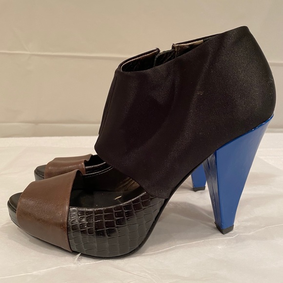 BCBGMaxAzria Shoes - BCBG 3 toned heels New! 🥰